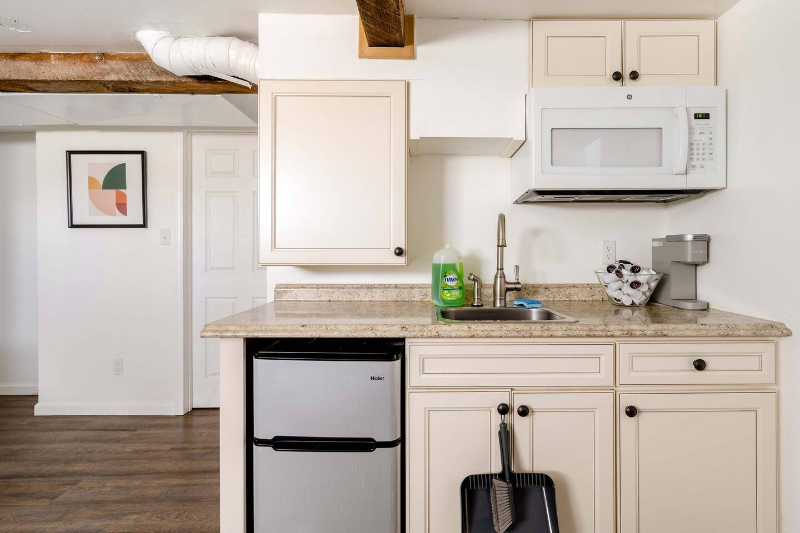 2334 Se 8th Ave #BS - Photo 6 of 11