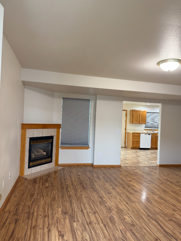 1979 Greatview Dr - Photo 4 of 19