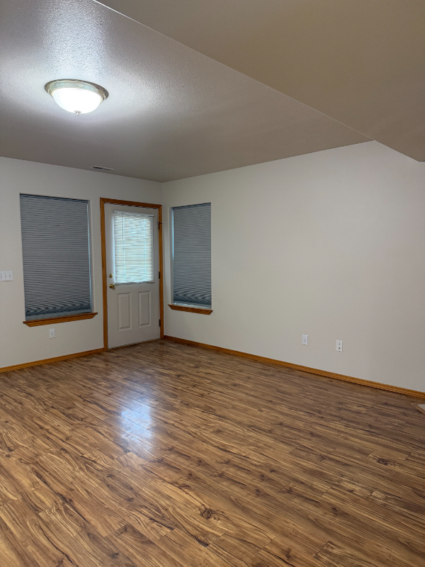 1979 Greatview Dr - Photo 5 of 19