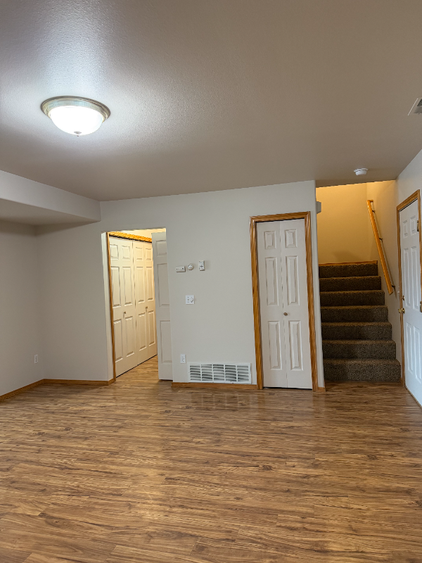 1979 Greatview Dr - Photo 7 of 19