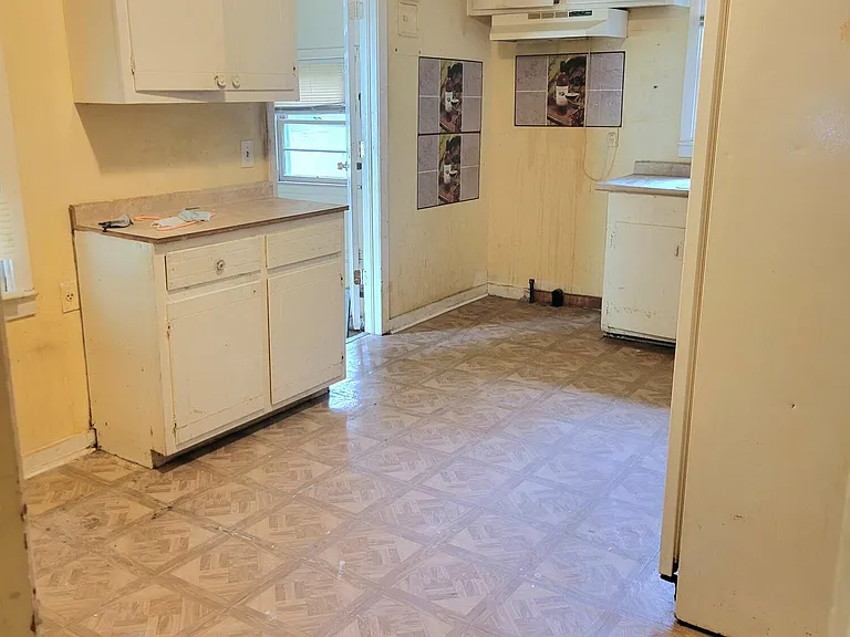 1032 Capri Cir - Photo 7 of 13