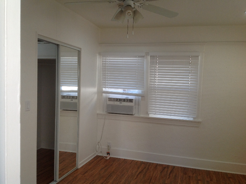 933 18th St #C - Photo 2 of 5