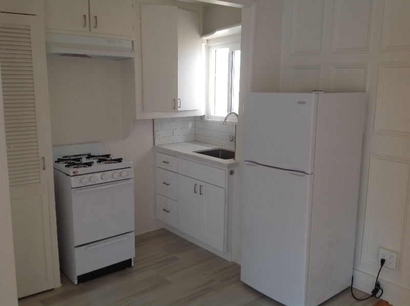 933 18th St #C - Photo 4 of 5