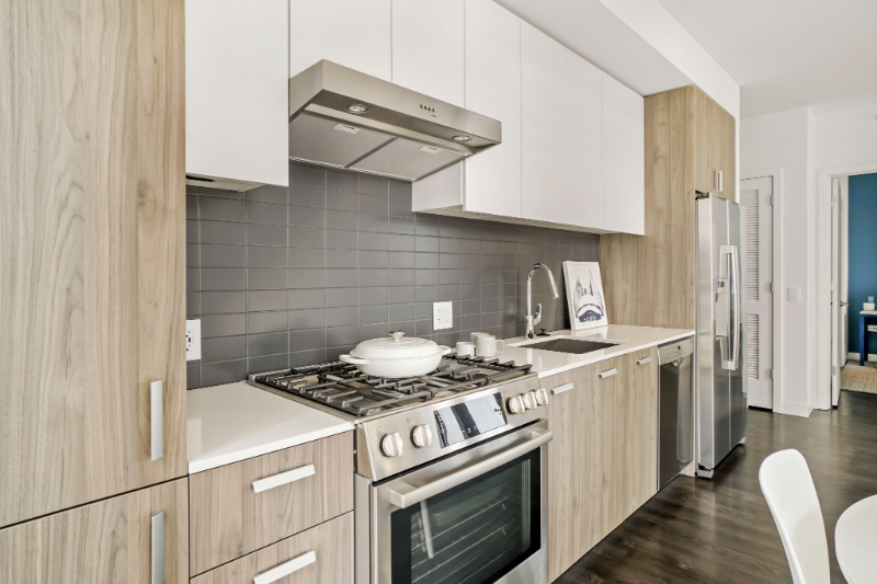 489 E Randolph St - Photo 2 of 20