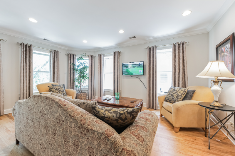 2033 W Jarvis Ave #3 - Photo 2 of 21