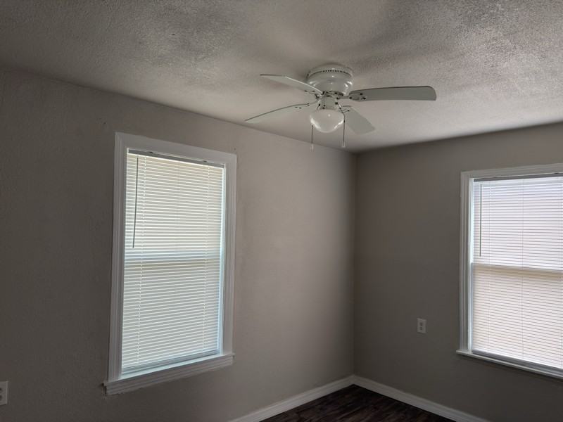 1422 W Mariposa Dr - Photo 2 of 6