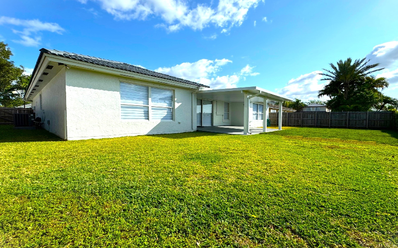 15840 Sw 152nd Ave - Photo 3 of 20