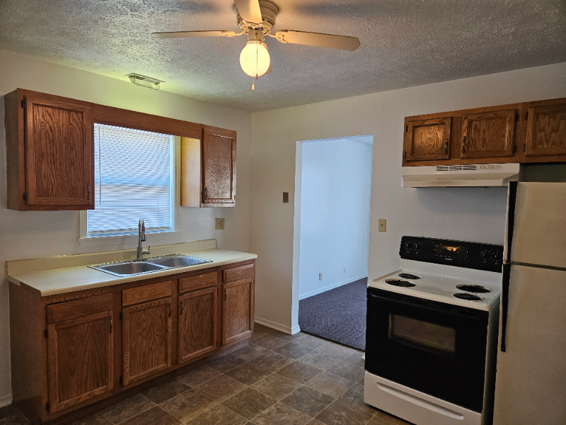 2124 1/2 W Jackson St - Photo 3 of 14