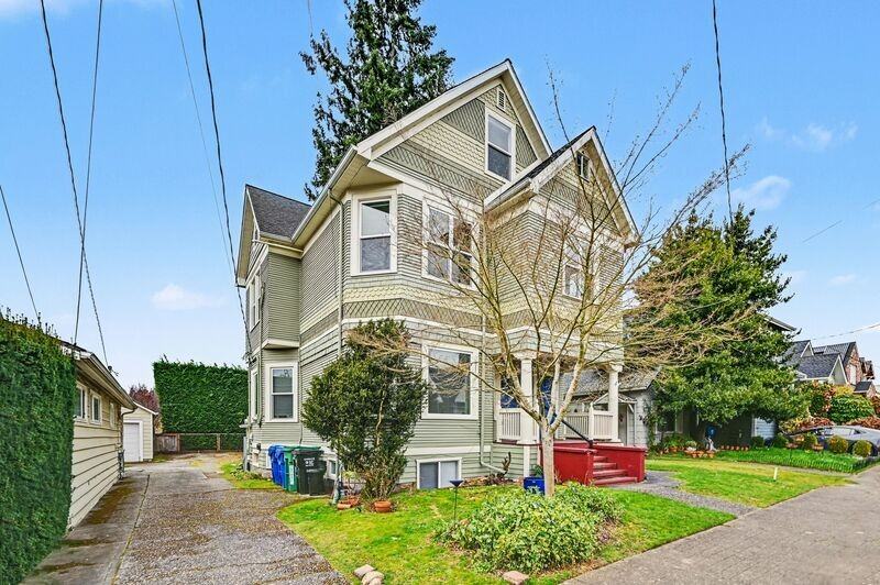 5525 Woodlawn Ave N - Photo 4 of 28