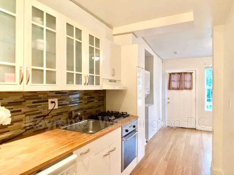 1204 Holbrook St Ne #4 - Photo 3 of 20