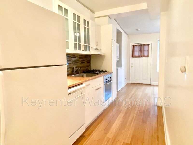 1204 Holbrook St Ne #4 - Photo 4 of 20