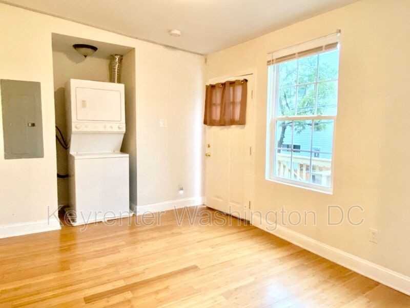 1204 Holbrook St Ne #4 - Photo 6 of 20