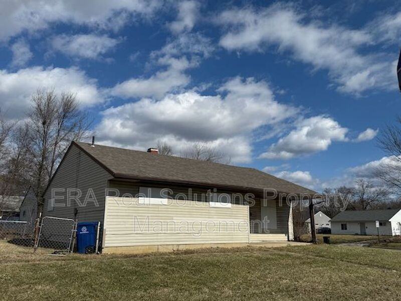 2304 Myrtle Ave - Photo 2 of 15