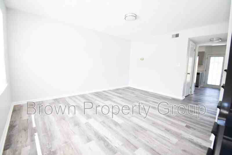 2113 Grand Prix Dr #T - Photo 2 of 5