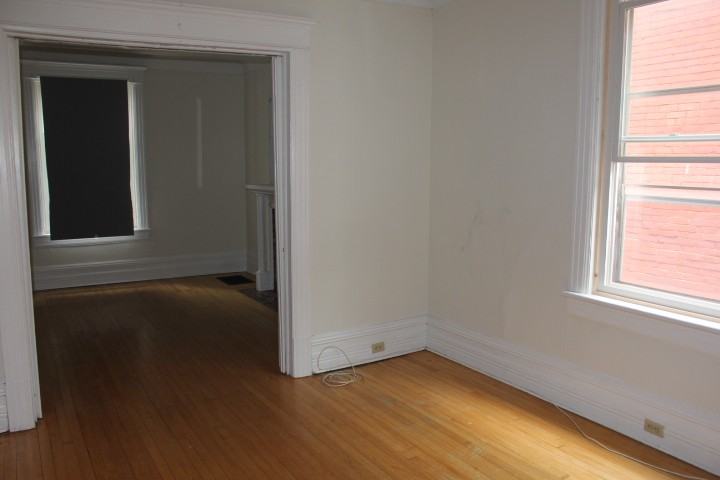 554 Mcleod St - Photo 3 of 10