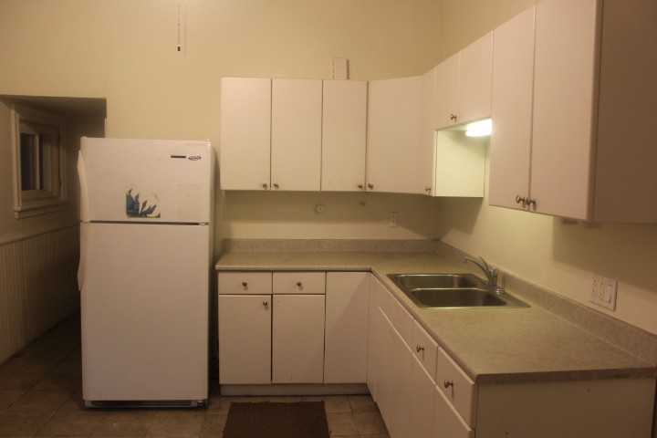 554 Mcleod St - Photo 5 of 10