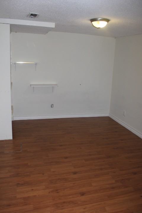 554 Mcleod St - Photo 7 of 10