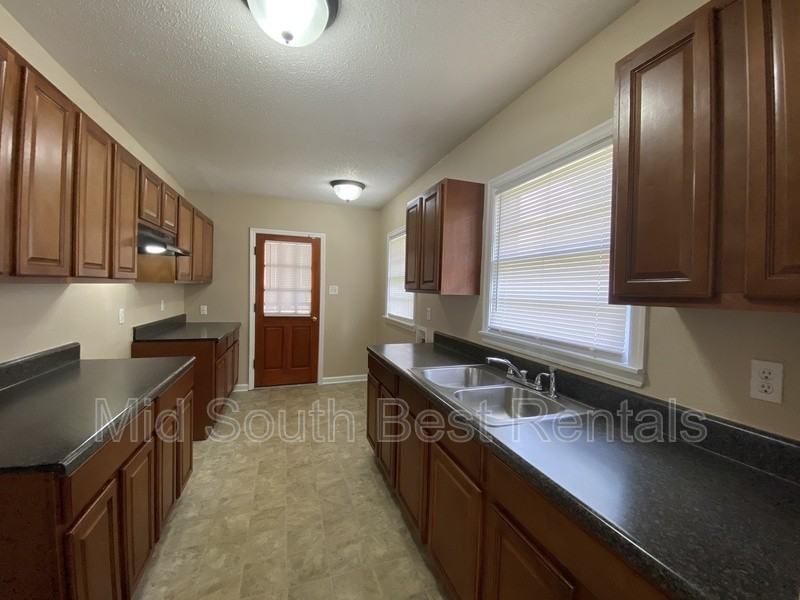 1882 Driftwood Ave - Photo 3 of 15