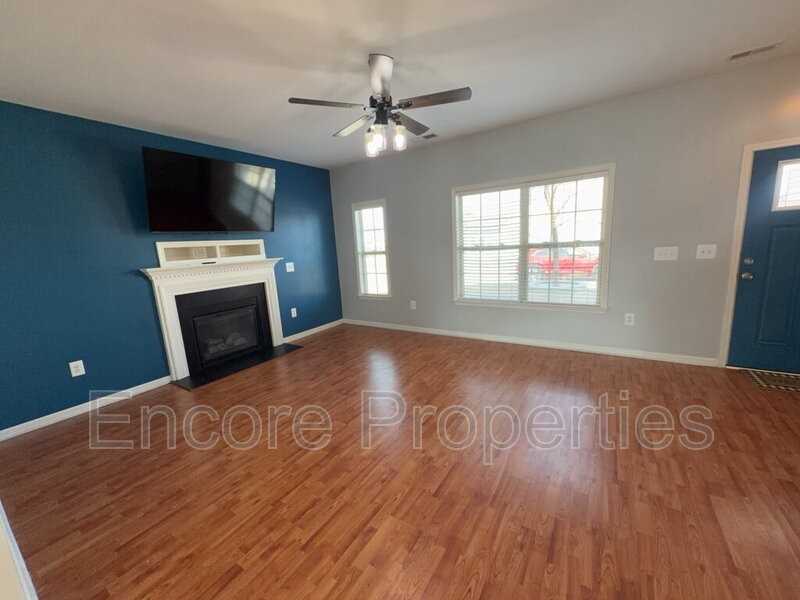 912 Custom Oak Ln - Photo 2 of 18