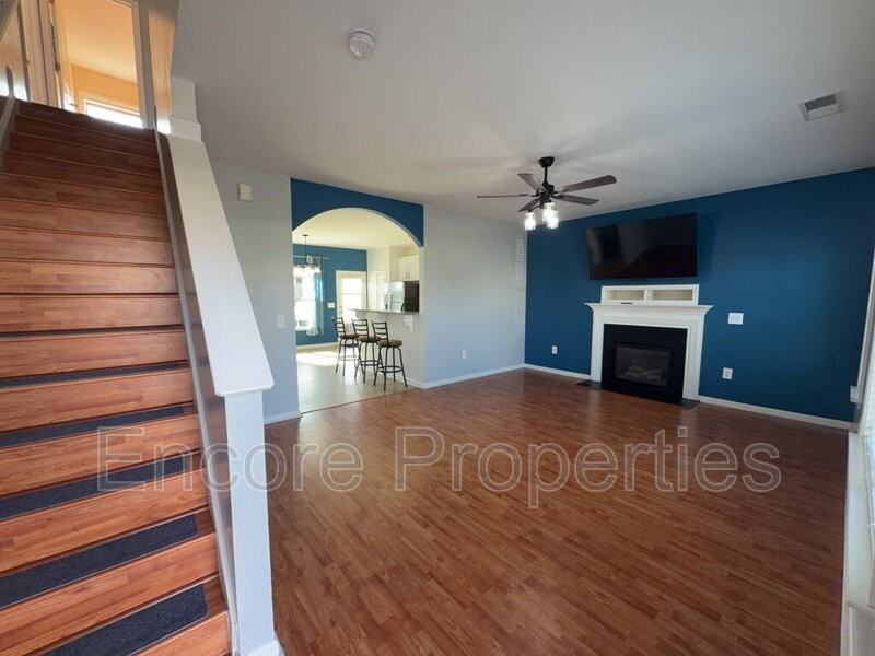 912 Custom Oak Ln - Photo 3 of 18