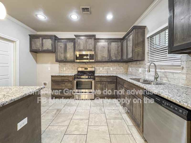 8005 Nw 160th Ter - Photo 5 of 25