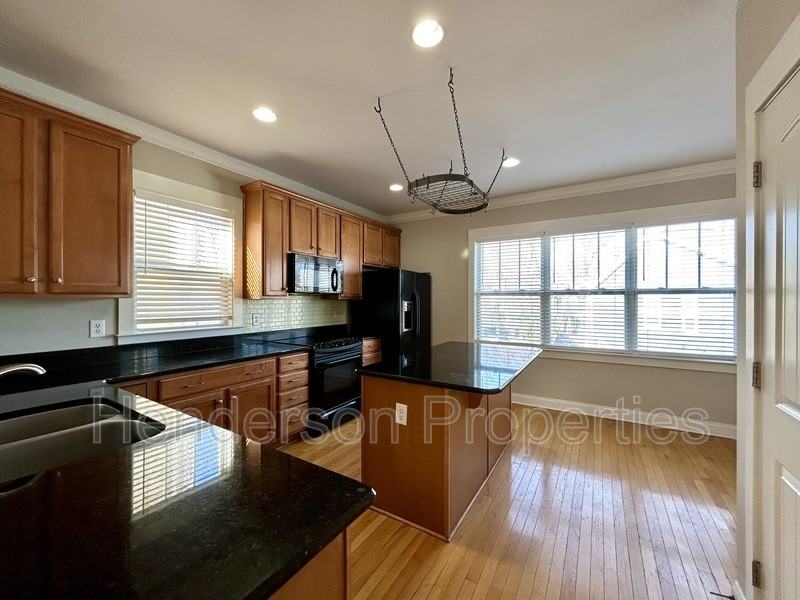 1920 Lela Ave - Photo 5 of 35