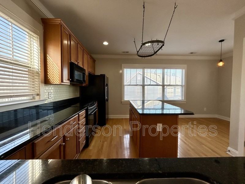 1920 Lela Ave - Photo 6 of 35