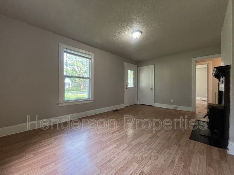 1256 Edgewood Rd - Photo 4 of 17