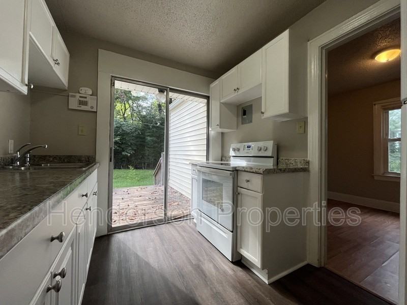 1256 Edgewood Rd - Photo 7 of 17