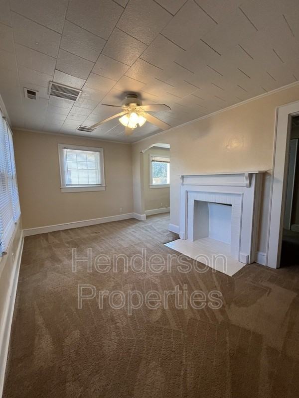 135 Bradford Dr - Photo 2 of 9