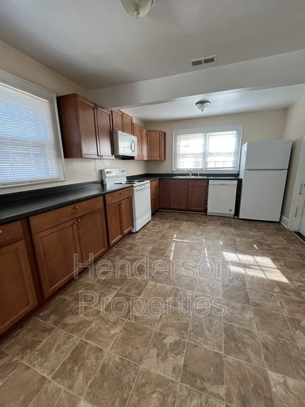 135 Bradford Dr - Photo 5 of 9