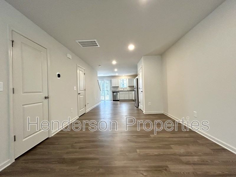 137 Villa Ln - Photo 4 of 19