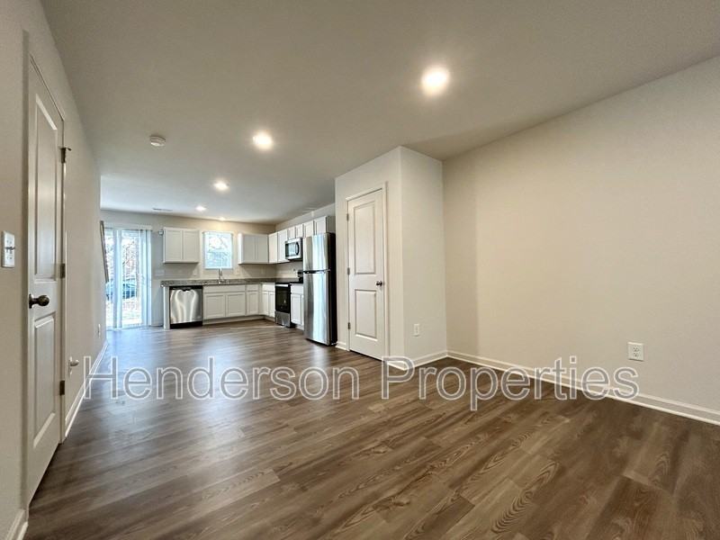 137 Villa Ln - Photo 5 of 19