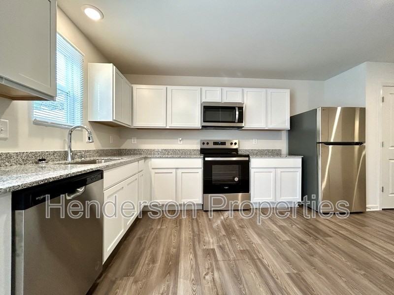 137 Villa Ln - Photo 7 of 19