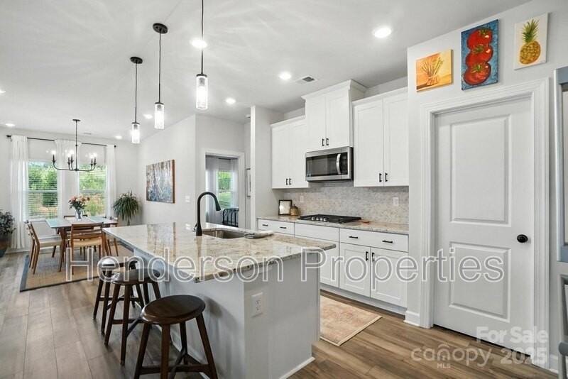 3140 Seville St - Photo 3 of 13