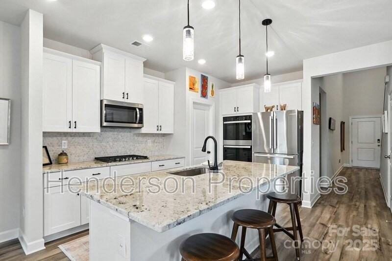 3140 Seville St - Photo 4 of 13