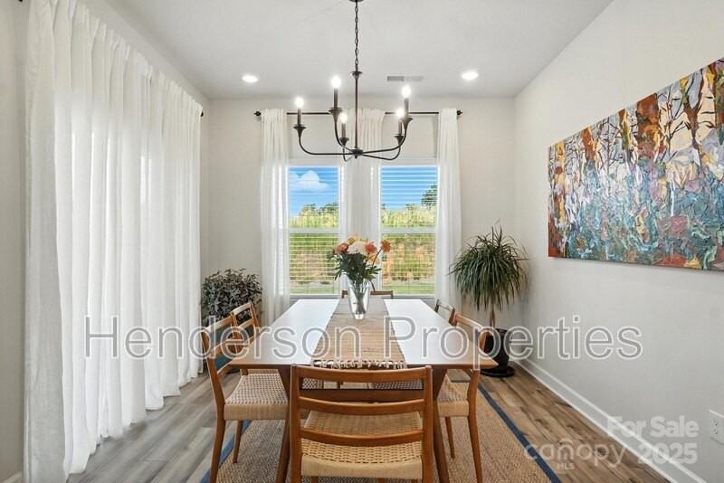 3140 Seville St - Photo 5 of 13