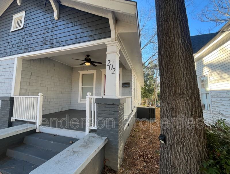 202 Maurice St - Photo 2 of 23