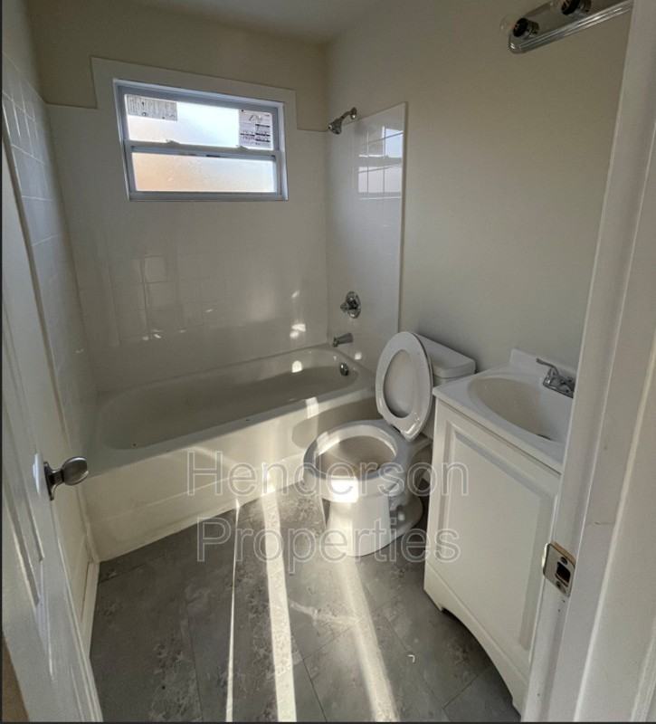 2715 Dundeen St - Photo 6 of 7