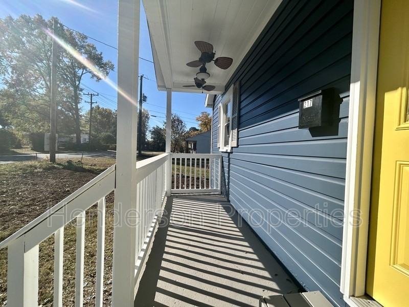 217 Skyland Ave - Photo 3 of 26