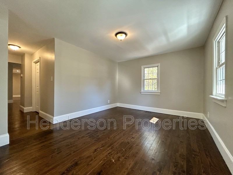 217 Skyland Ave - Photo 6 of 26