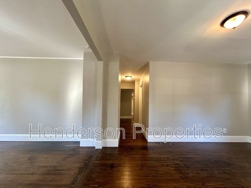 217 Skyland Ave - Photo 7 of 26