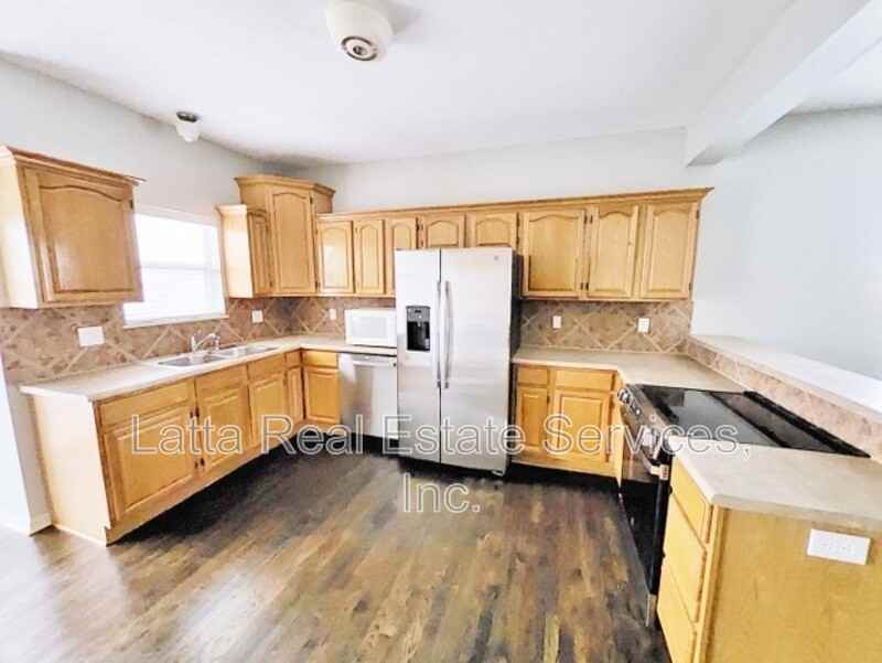 4530 Willow Ave - Photo 6 of 17