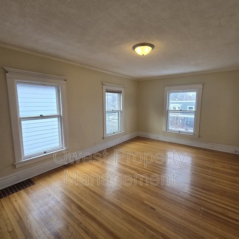 1128 Fulton St E - Photo 6 of 7