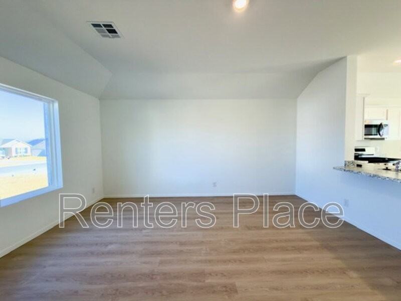 1111 Raven Dr - Photo 3 of 16