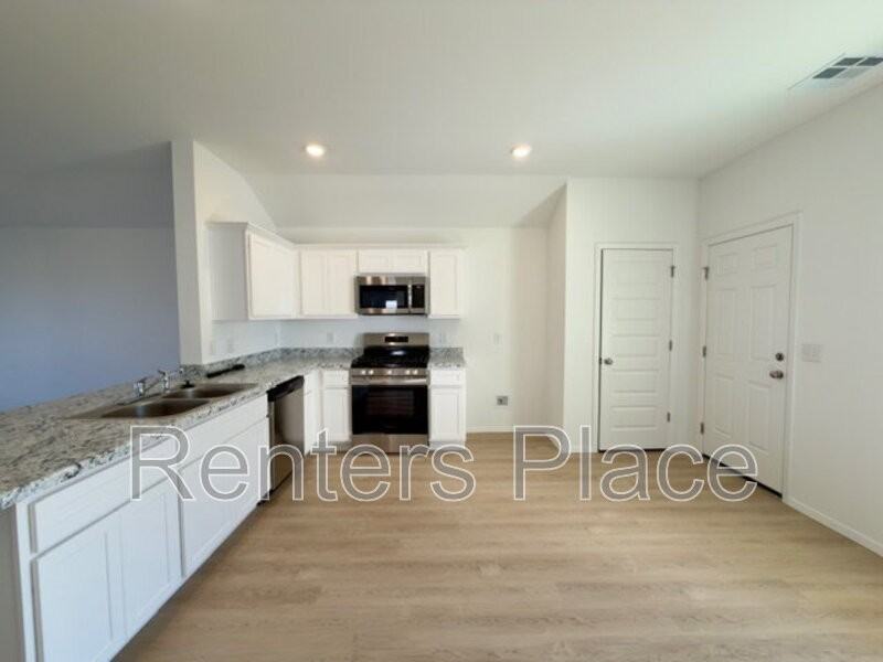 1111 Raven Dr - Photo 4 of 16