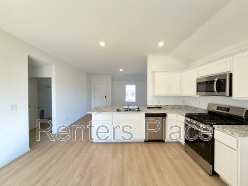 1111 Raven Dr - Photo 5 of 16