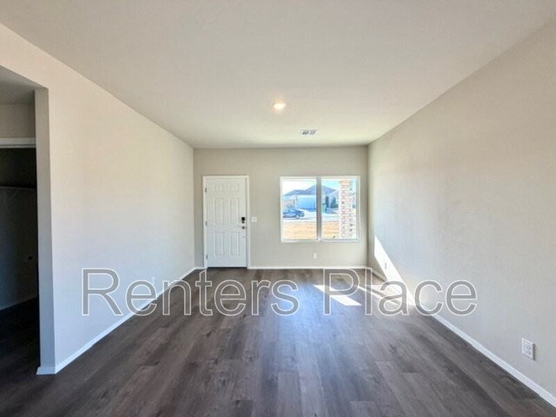 1112 Raven Dr - Photo 3 of 19