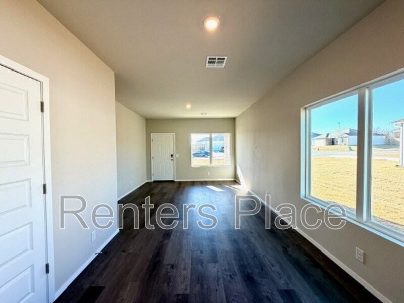 1112 Raven Dr - Photo 4 of 19