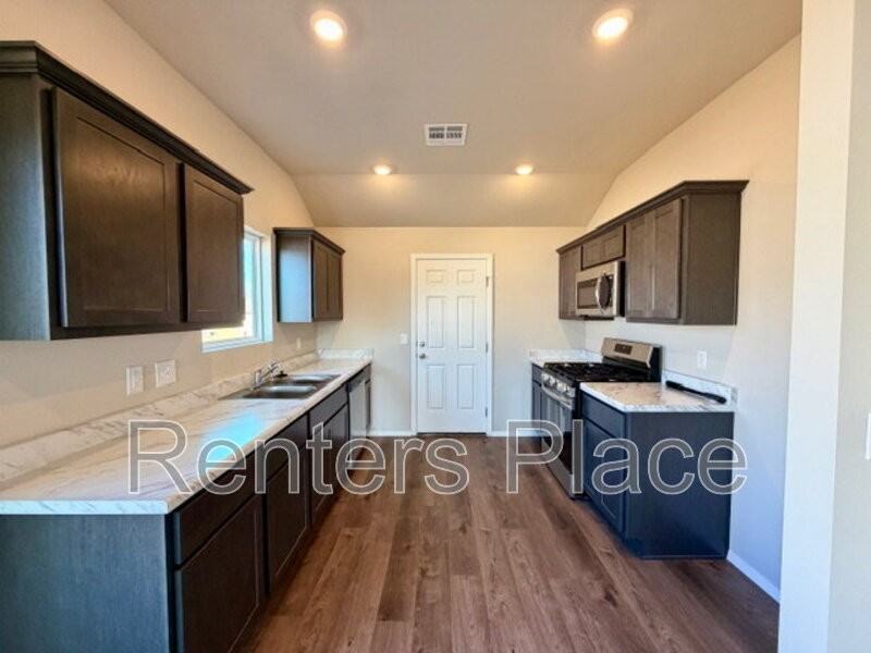 1112 Raven Dr - Photo 5 of 19